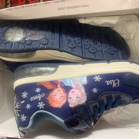 Geox Frozen II Leather Light up sneakers New in box size 3.5 - Picture 2 of 7